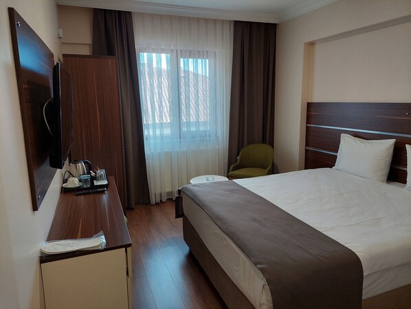 Standard Double Room, 1 Queen Bed, City View | Egyptian cotton sheets, premium bedding, down comforters