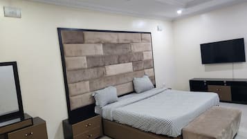 5 bedrooms, WiFi, bed sheets