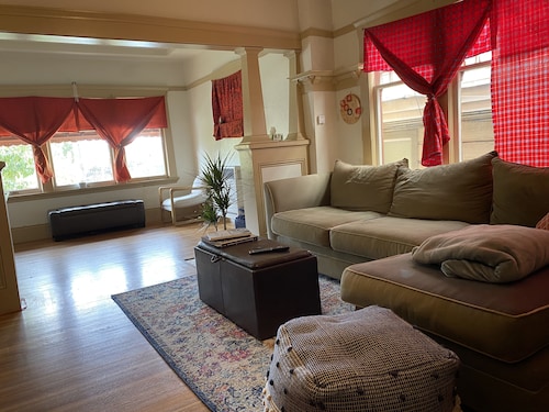 Two bedroom house close to downtown Oakland