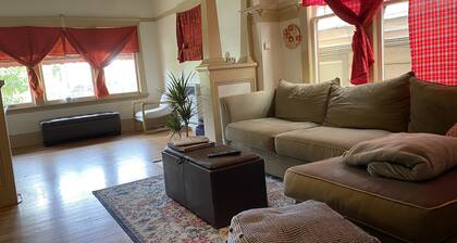 Two bedroom house close to downtown Oakland