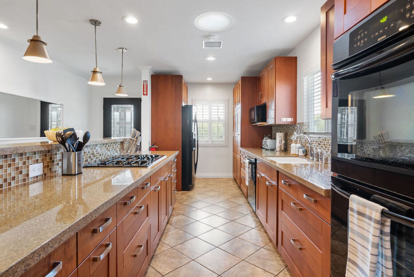 雪櫃、微波爐、焗爐、爐具