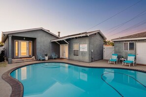 Pool - Coastal Lagoon | Pool Heating | Games | Air Hockey (Long Beach)