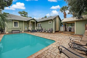 A heated pool - Lakeside Retreat |Private Pool| 8min walk Downtown (Saint Augustine)