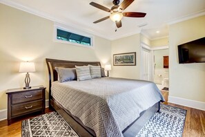 3 bedrooms, free WiFi, bed sheets - Lakeside Retreat |Private Pool| 8min walk Downtown (Saint Augustine)