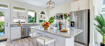 LUX Riberia – 313 | 12-min walk to Historic DTN