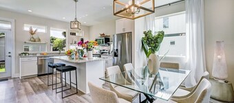 LUX Riberia – 315 | 12-min walk to Historic DTN