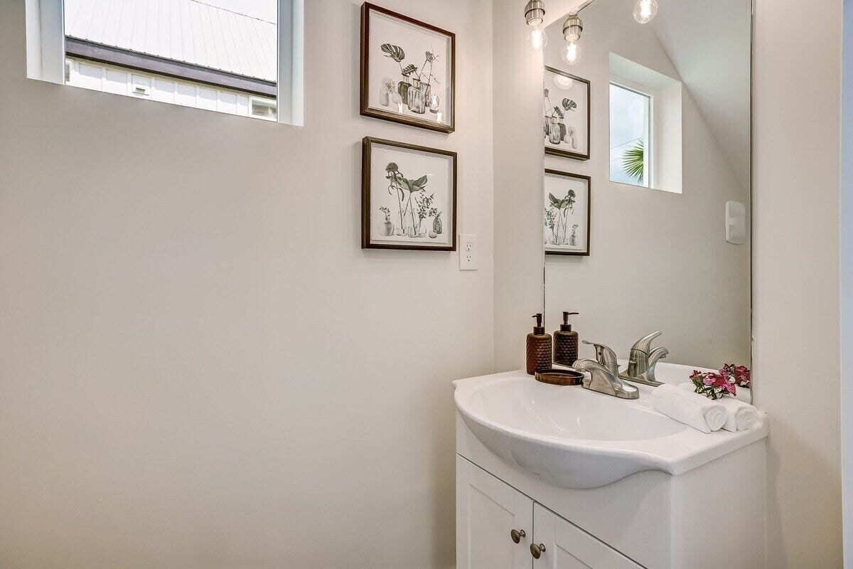 Photo 17 of LUX Riberia – 315 | 12-min walk to Historic DTN