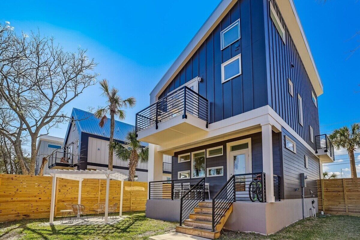 Photo 31 of LUX Riberia – 315 | 12-min walk to Historic DTN
