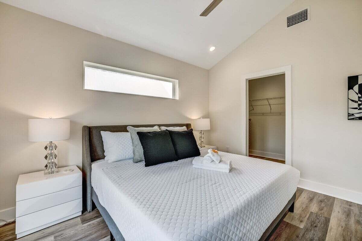 Photo 28 of LUX Riberia – 315 | 12-min walk to Historic DTN