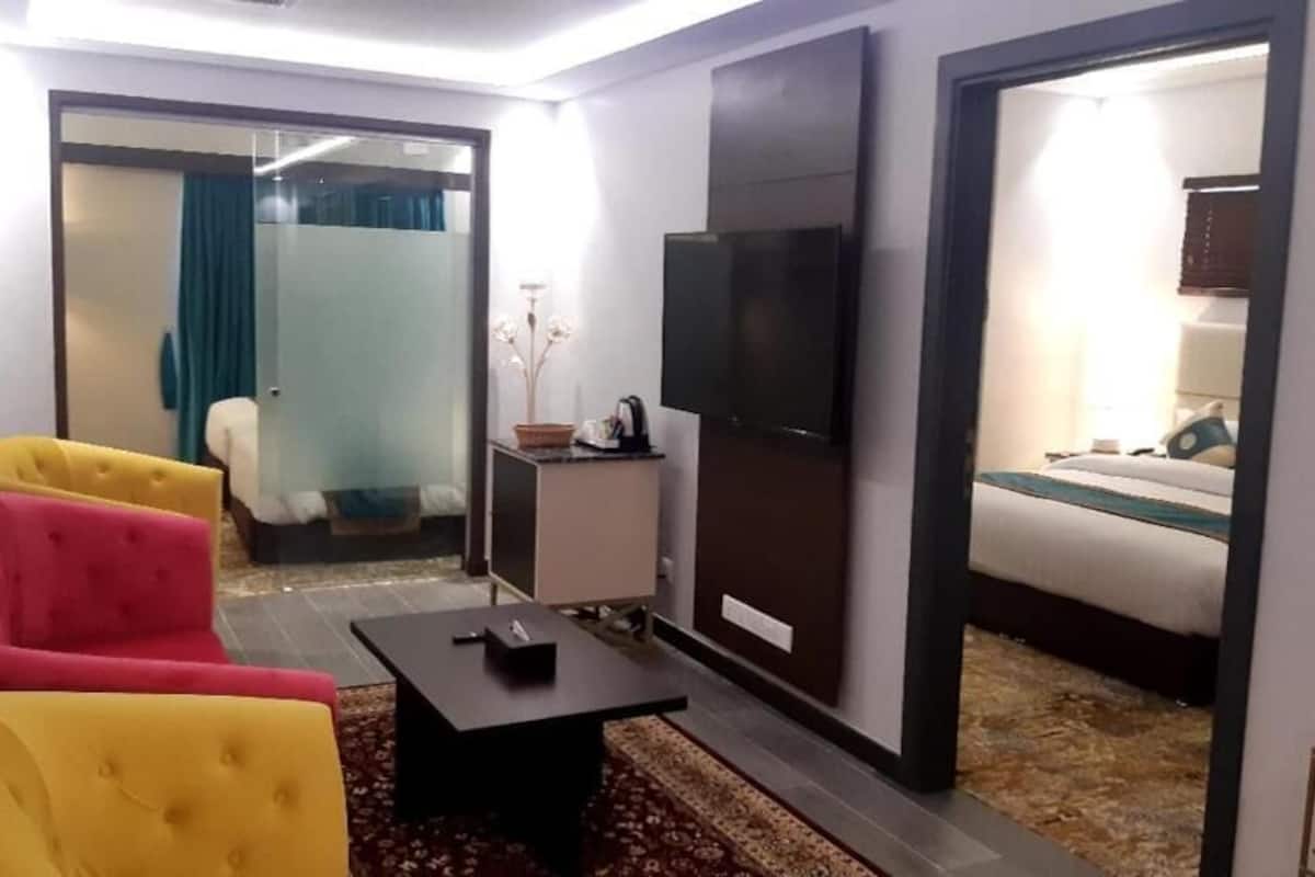 Executive Suite | 1 bedroom, free WiFi, bed sheets