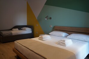 4 habitaciones, tabla de planchar con plancha, wifi y ropa de cama 