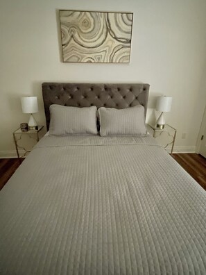 3 bedrooms, desk, iron/ironing board, travel cot