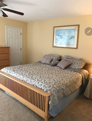 4 bedrooms, desk, free WiFi, bed sheets