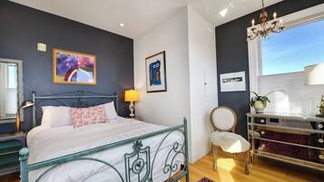 2 habitaciones, escritorio, tabla de planchar con plancha y wifi gratis