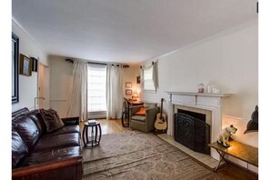 Living area - Beautiful Garden Estate (Nashville)