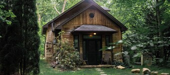 Cozy Cabin on the River: Swim, Hike & Relax on the Banks of the Dry River