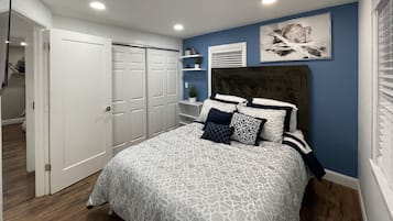 2 bedrooms, desk, iron/ironing board, WiFi