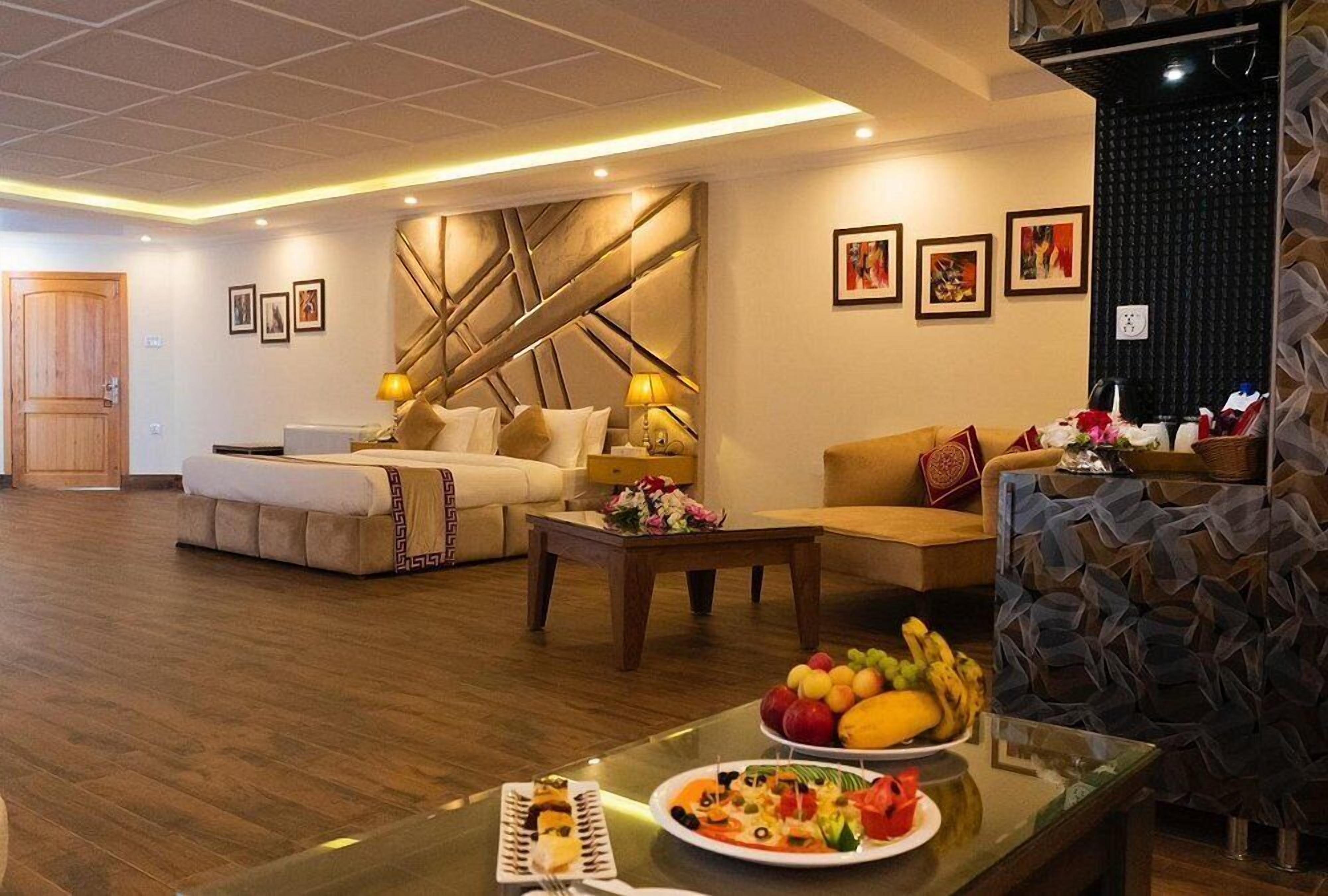 Suite Deluxe | Minibar, fer et planche à repasser, accès au Wi-Fi (inclus)