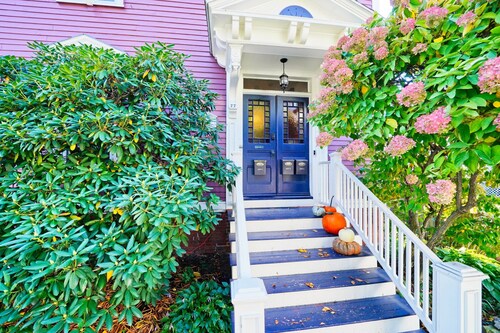 ★ Cozy Coastal Condo: Steps to Downtown & Waterfront ★ 