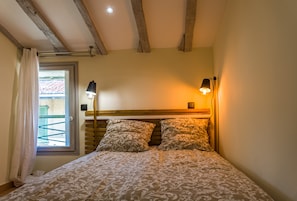 2 slaapkamers, een strijkplank/strijkijzer, wifi, beddengoed