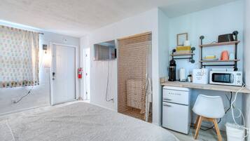 1 quarto, escrivaninha, ferros/tábuas de passar roupa, Wi-Fi de cortesia