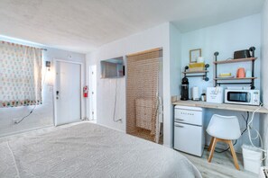 1 bedroom, desk, iron/ironing board, free WiFi