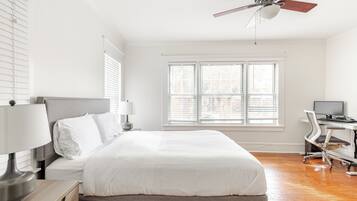 2 dormitorios, escritorio, tabla de planchar con plancha y cuna de viaje