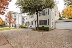Exterior - Oak Lawn House • Private Backyard • WFH Setups (Dallas)