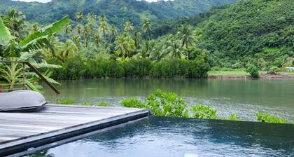 Amazing Waterfront Villa fully equipped w/ infinity pool