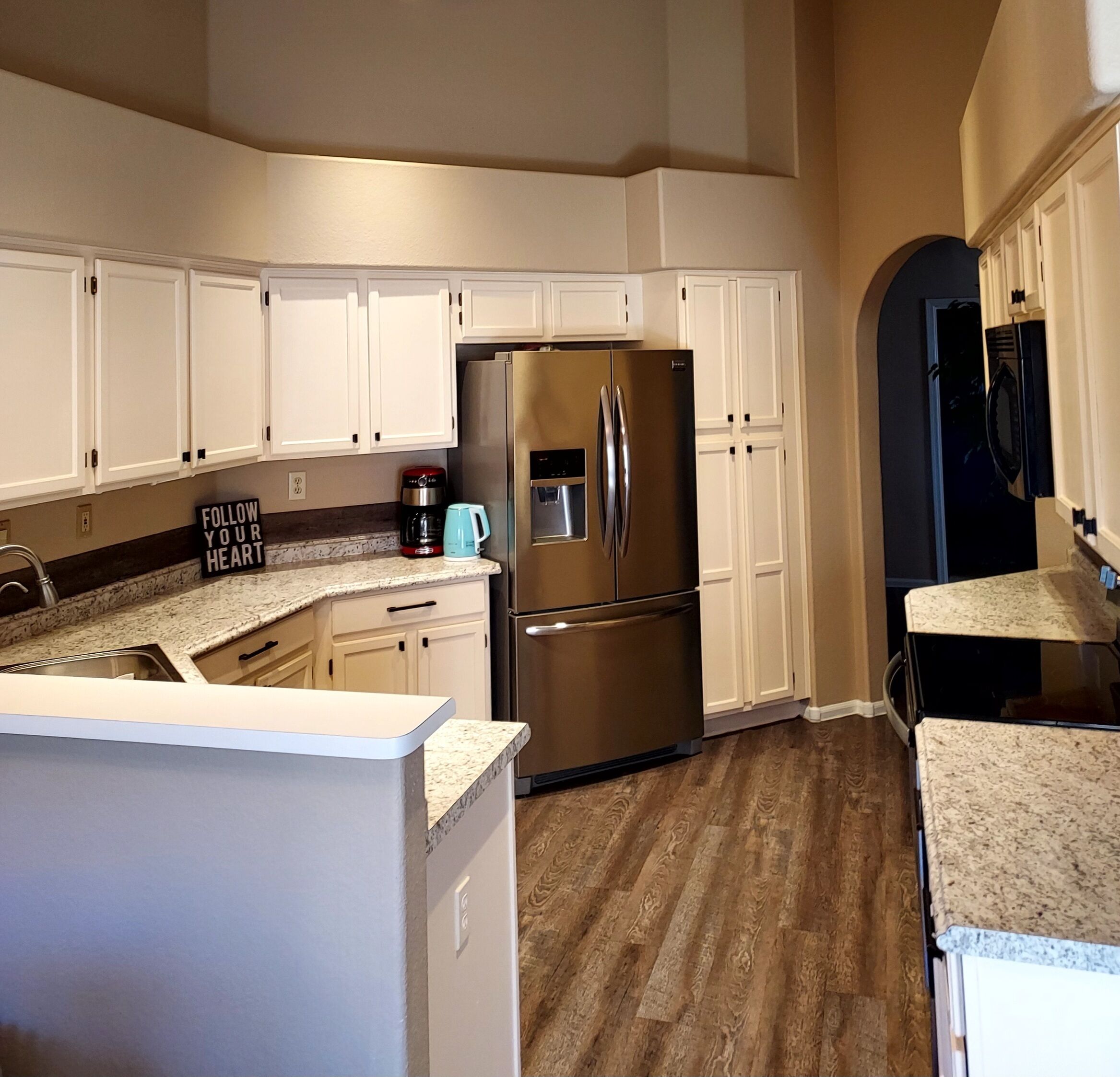 雪櫃、微波爐、焗爐、爐具