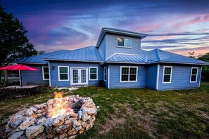Exterior - Canyon Oaks · Tranquil Getaway in the Heart of Canyon Lake (Canyon Lake)