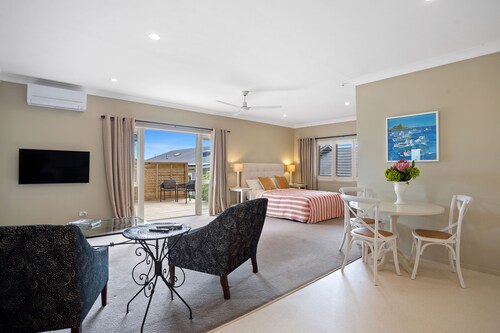 Super-comfortable, rural studio/cottage accommodation near Waihi Beach