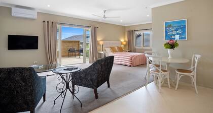 Super-comfortable, rural studio/cottage accommodation near Waihi Beach