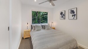 5 bedrooms, iron/ironing board, free WiFi, bed sheets - Point View - 'Amazing Views & Location' (Avoca Beach)