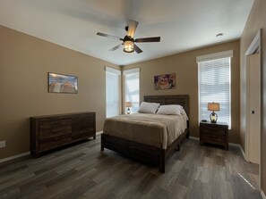 3 bedrooms, desk, free WiFi, bed sheets