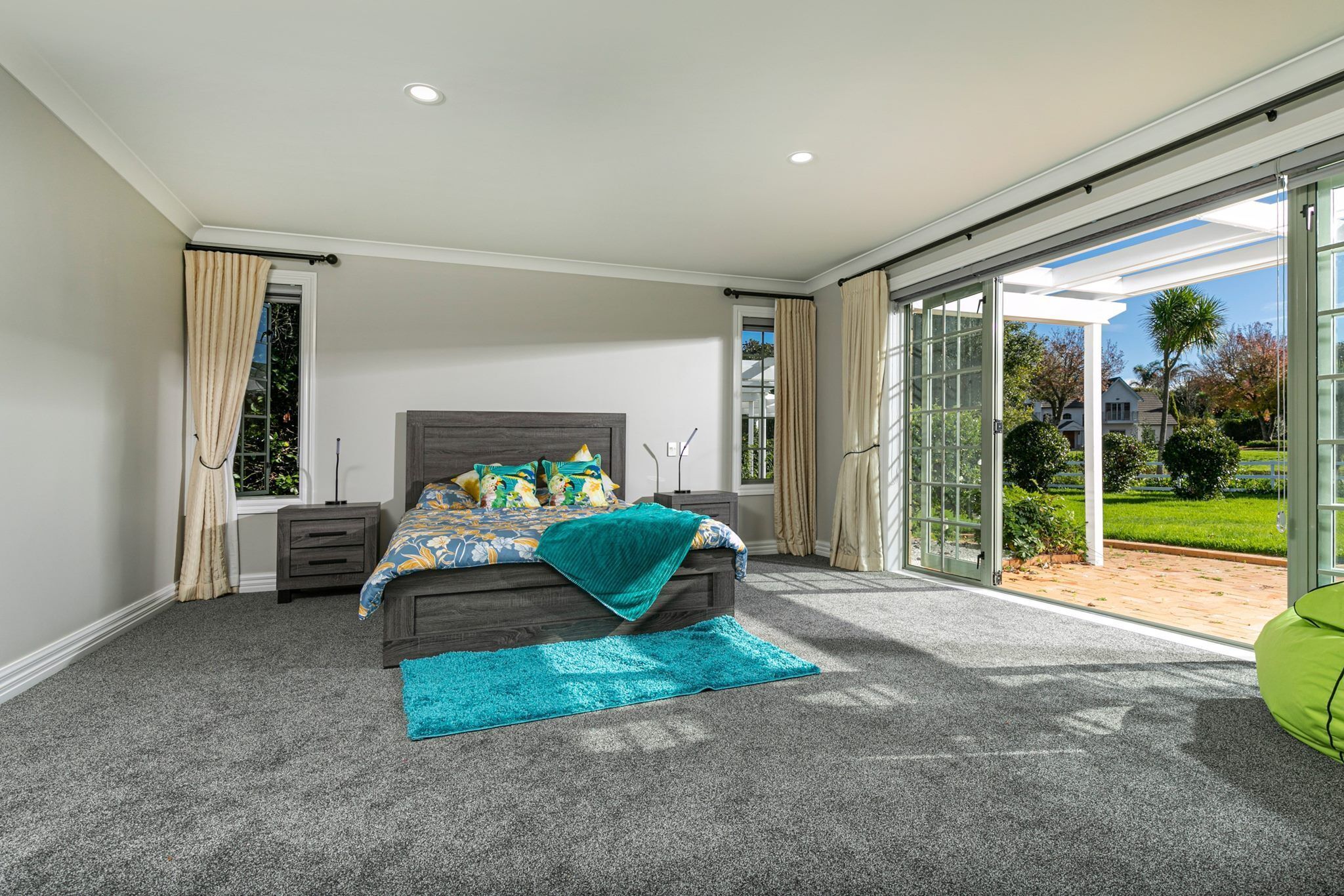 5 bedrooms, in-room safe, desk, iron/ironing board