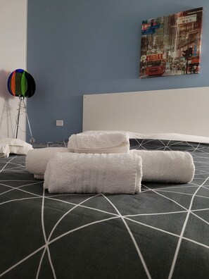 2 habitaciones, tabla de planchar con plancha y wifi gratis 