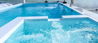 Amazing Ocean View Townhouse Condo Elevated Pool & Balcony