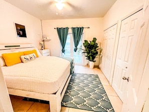 2 habitaciones, tabla de planchar con plancha, wifi y ropa de cama