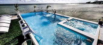 Amazing Ocean View Townhouse Condo Elevated Pool & Balcony