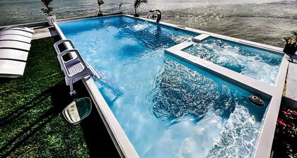 Amazing Ocean View Townhouse Condo Elevated Pool & Balcony