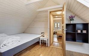 2 bedrooms, travel cot, free WiFi