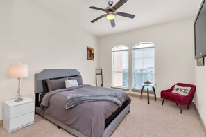 1 slaapkamer, een bureau, een strijkplank/strijkijzer, gratis wifi