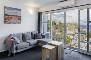 Smart TV, stereo - Beautiful Views in Central Queenstown (Queenstown)