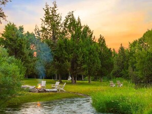 Property grounds - Basecamp Stays: Private Island, Fire Pit, Arcade! (Rigby)