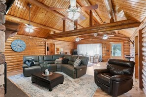 Fernseher, Kamin, Arbeitsbereiche
