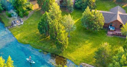 Basecamp Stays: Private Island, Fire Pit, Arcade!