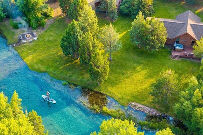 Basecamp Stays: Private Island, Fire Pit, Arcade!