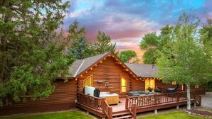 A log cabin with a deck, outdoor seating, and a hot tub. - Private Island, FirePit, HotTub, Arcade, AC, Dogs! (Rigby)