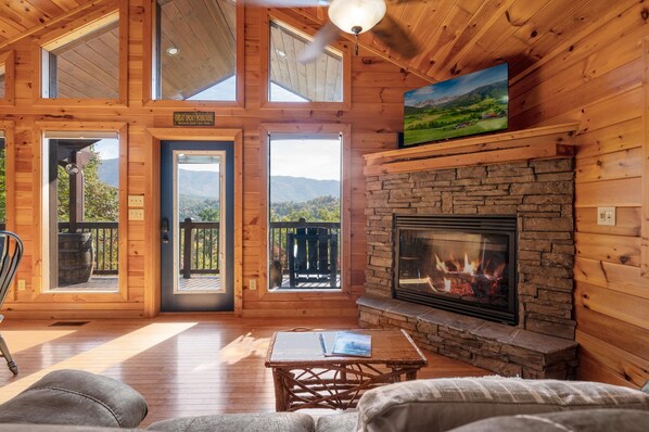 Smart TV, chimenea y videojuegos 